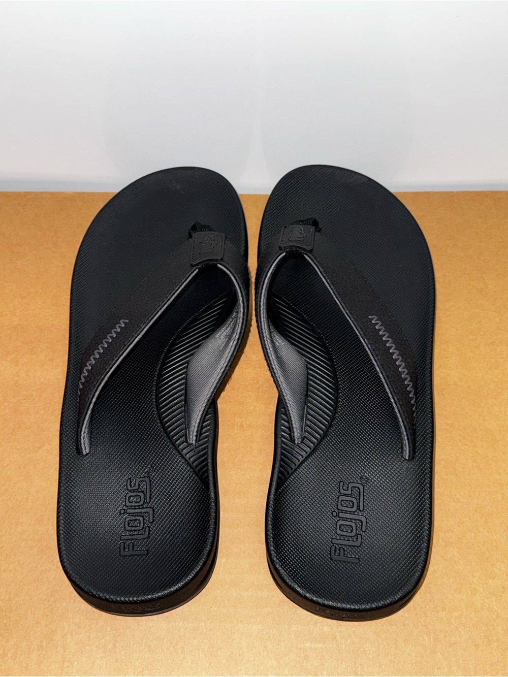 Flojos Flip Flops Men's Size 9 Black Memory Foam  Water Resistant - Excellent